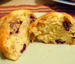 Muffin al limone e ai mirtilli rossi